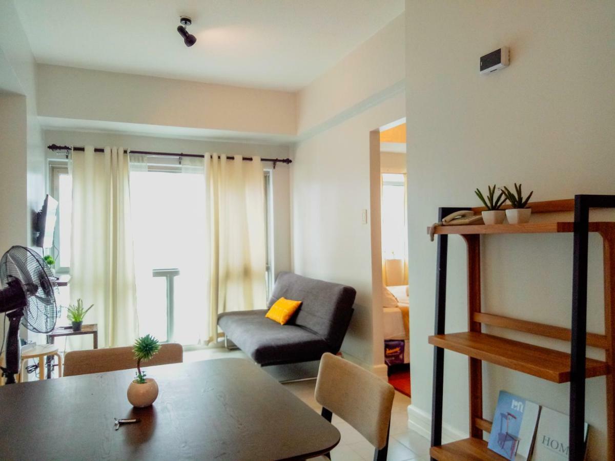 Forbes Area Bgc Taguig Manila Apartment Exterior photo