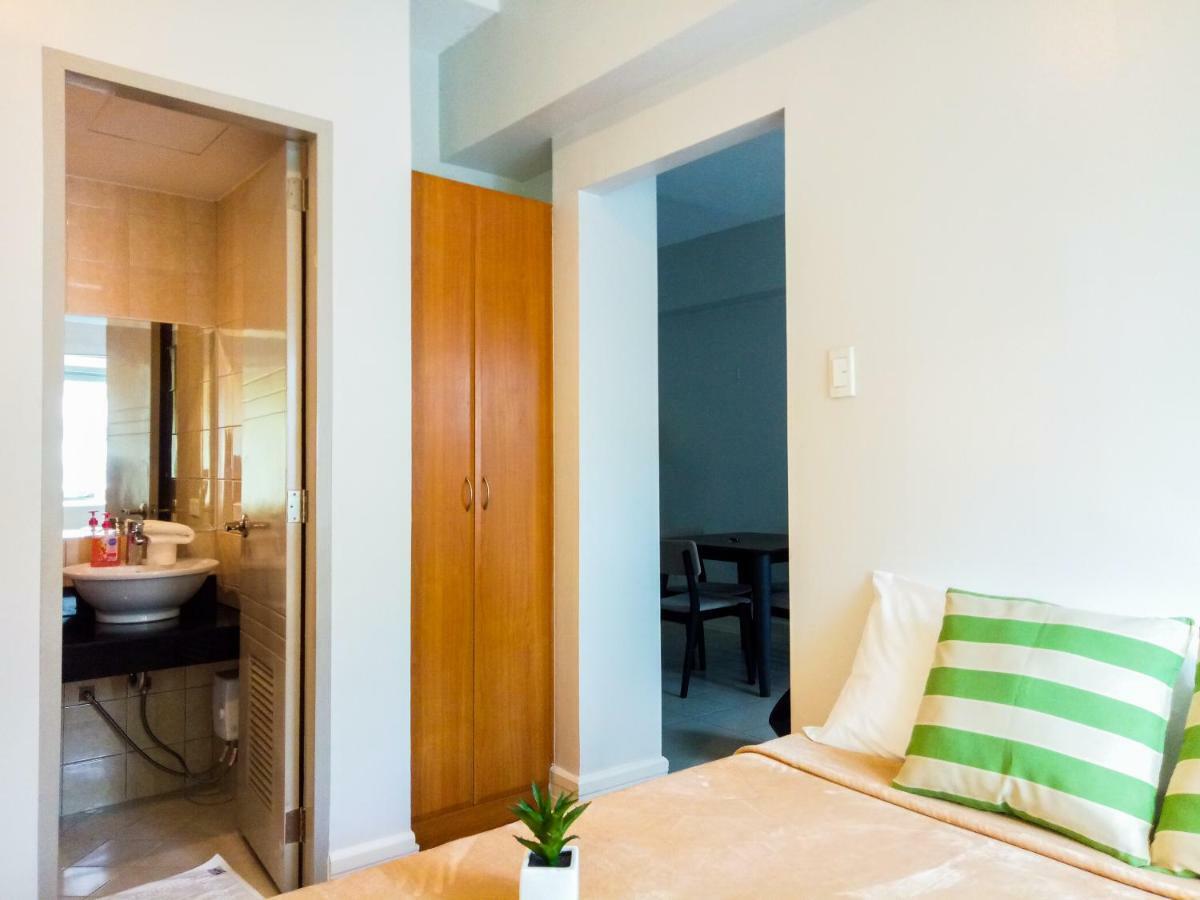 Forbes Area Bgc Taguig Manila Apartment Exterior photo