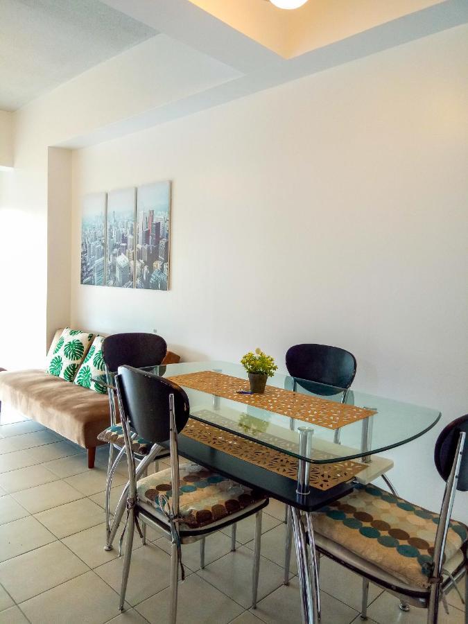 Forbes Area Bgc Taguig Manila Apartment Exterior photo