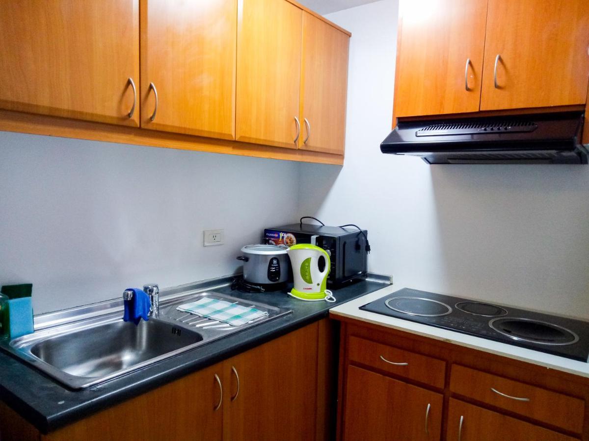 Forbes Area Bgc Taguig Manila Apartment Exterior photo
