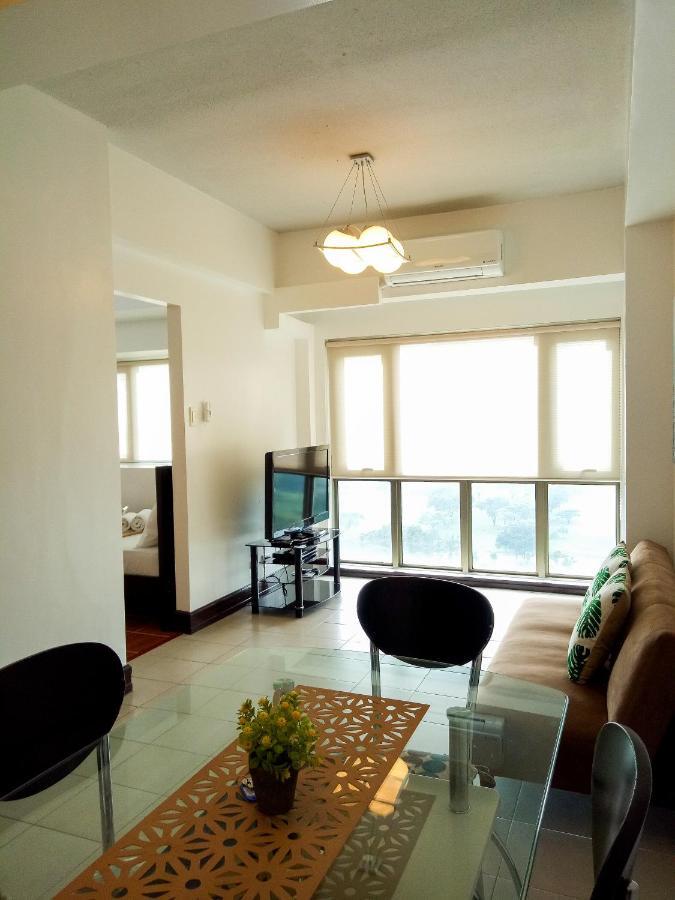 Forbes Area Bgc Taguig Manila Apartment Exterior photo