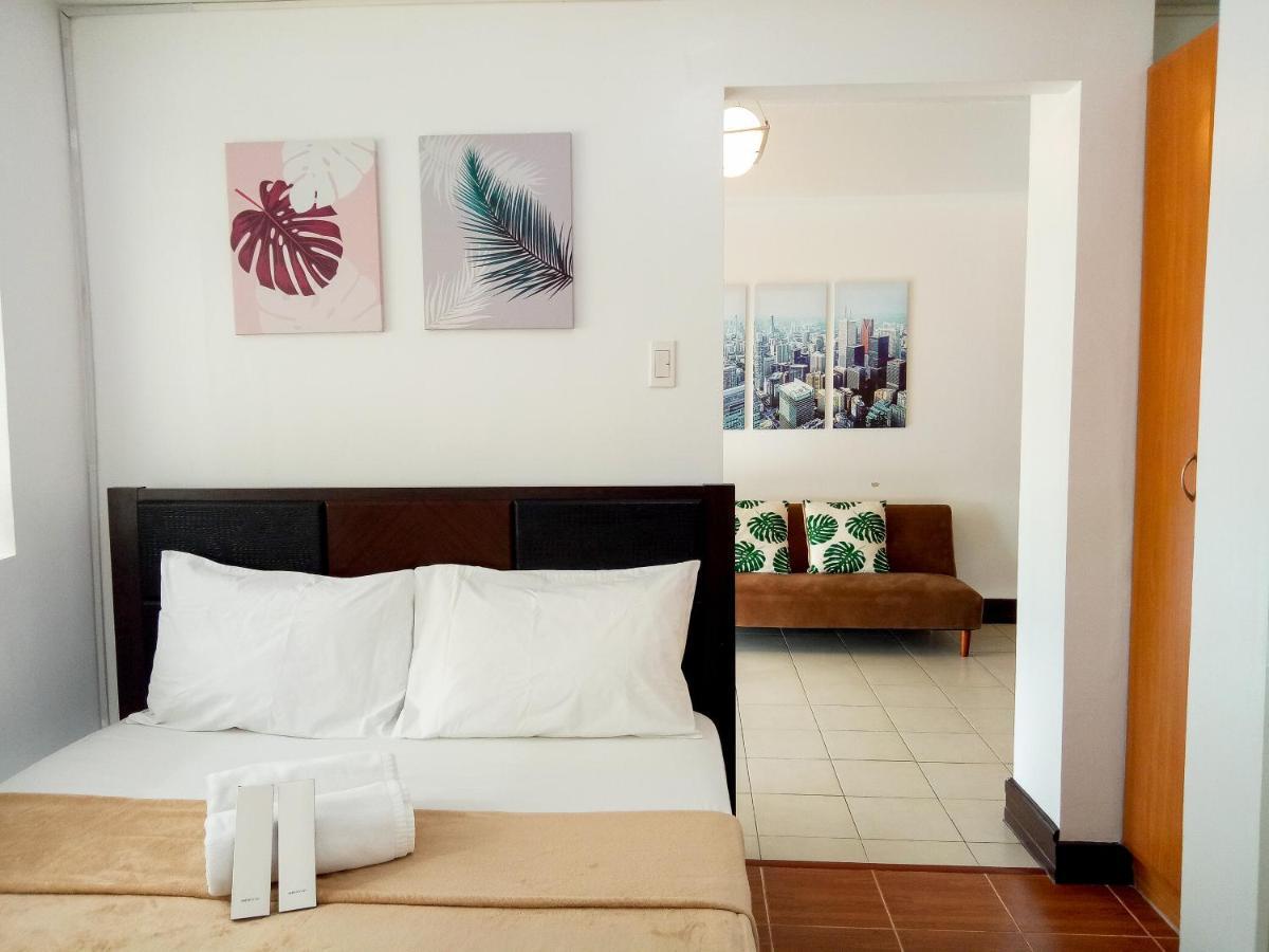 Forbes Area Bgc Taguig Manila Apartment Exterior photo